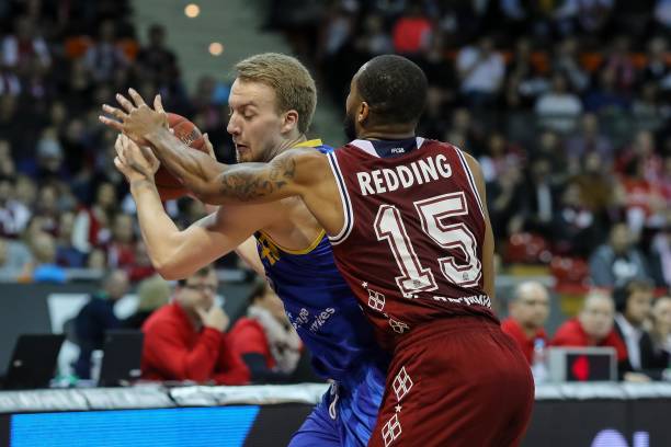 前锋通过绝 前锋通过绝